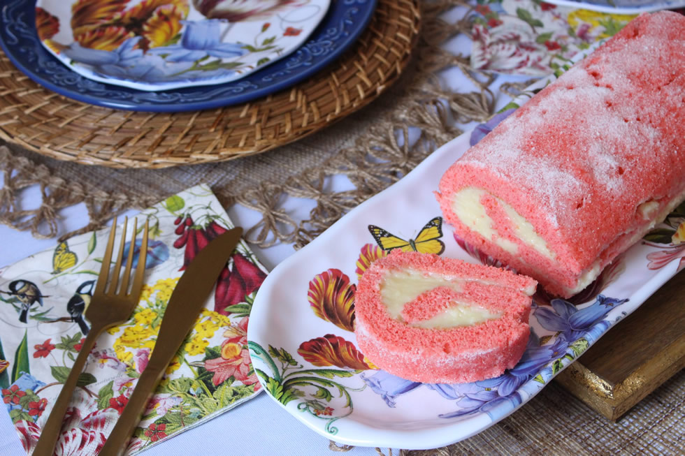 Receita de Rocambole de morango para o Dia das Mães